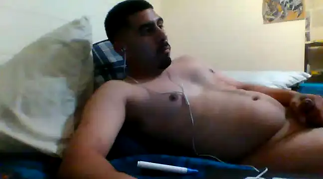 Snapshot of k1oudE chatting on March 5, 8:21 am k1oudE online show from March 5, 8:21 am