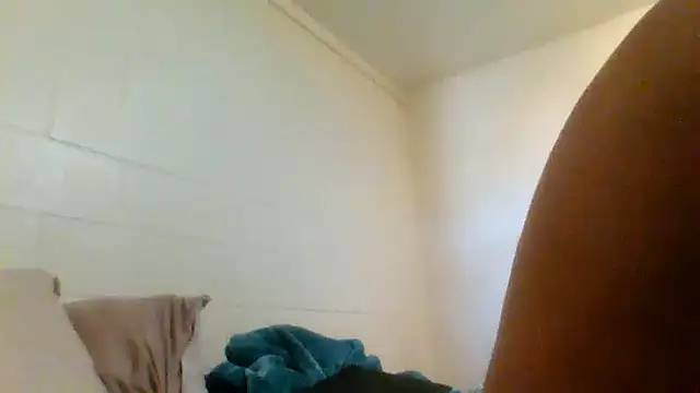 Snapshot of k1oudE chatting on February 18, 6:39 pm k1oudE online show from February 18, 6:39 pm