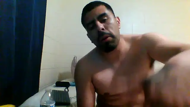 Snapshot of k1oudE chatting on February 10, 3:21 pm k1oudE online show from February 10, 3:21 pm