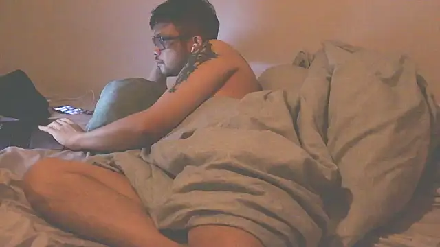 OzzyNurseCutie online show from December 22, 4:59 pm