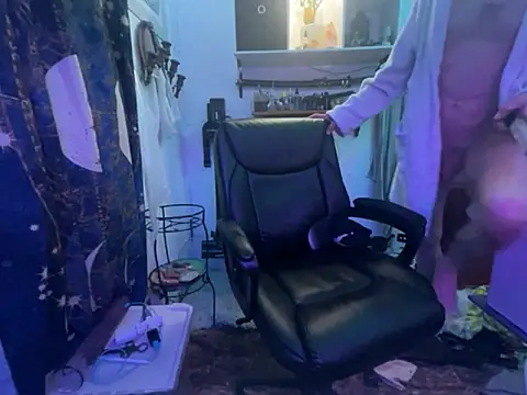 Trystan Spellman online show from March 7, 1:03 am