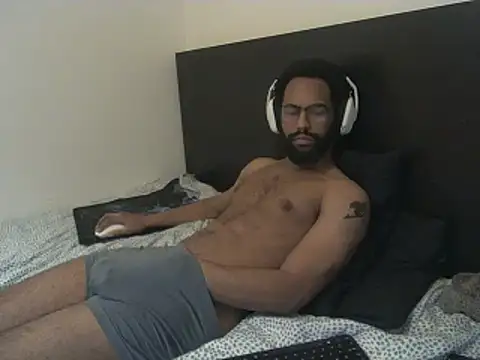Snapshot of kevi_cocks chatting on February 9, 1:23 am kevi cocks online show from February 9, 1:23 am