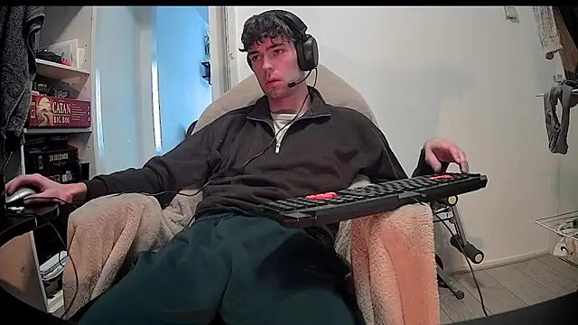 onesieboyx online show from January 31, 10:20 am