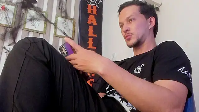 Snapshot of Oliverssmith chatting on October 30, 11:39 pm Oliverssmith online show from October 30, 11:39 pm