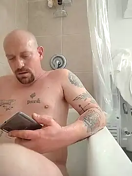 Snapshot of jayjay198080 chatting on January 6, 10:02 am jayjay198080 online show from January 6, 10:02 am