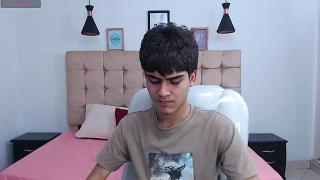Snapshot of Tommy18__ chatting on January 25, 4:34 am Tommy18 online show from January 25, 4:34 am