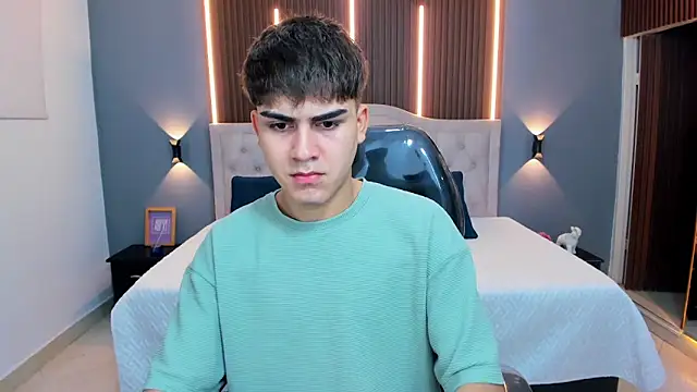 Tommy18   online show from December 20, 3:46 am