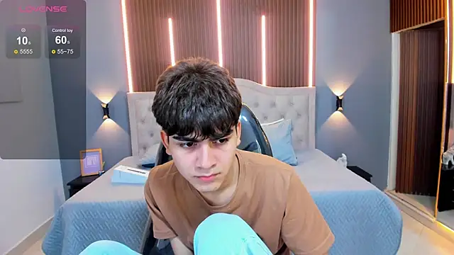 Snapshot of Tommy18__ chatting on September 20, 4:01 am Tommy18 online show from September 20, 4:01 am