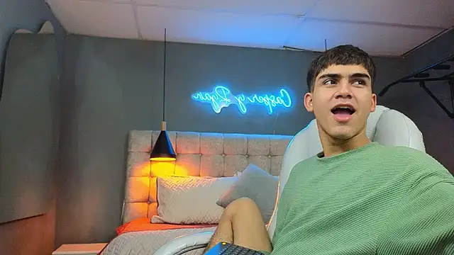 Tommy18   online show from February 19, 6:33 am