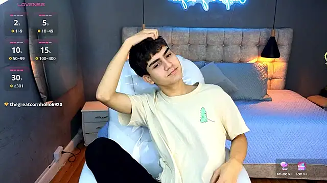 Snapshot of Tommy18__ chatting on March 21, 5:00 am Tommy18 online show from March 21, 5:00 am