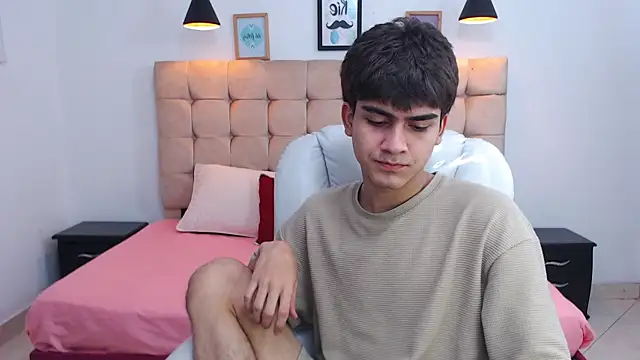 Snapshot of Tommy18__ chatting on January 24, 6:35 am Tommy18 online show from January 24, 6:35 am