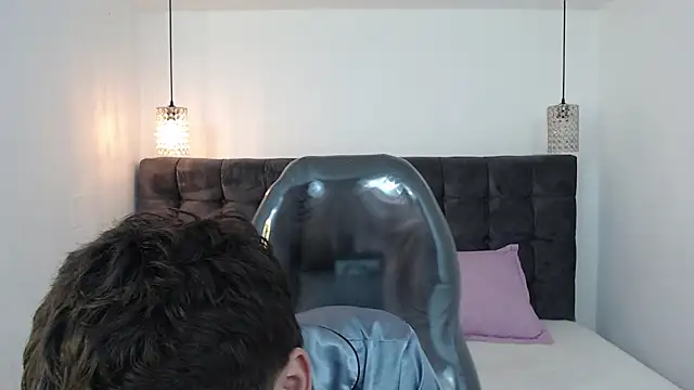 Snapshot of Tommy18__ chatting on January 7, 1:43 pm Tommy18 online show from January 7, 1:43 pm