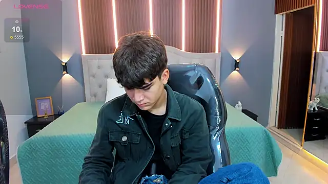 Snapshot of Tommy18__ chatting on September 11, 4:00 am Tommy18 online show from September 11, 4:00 am