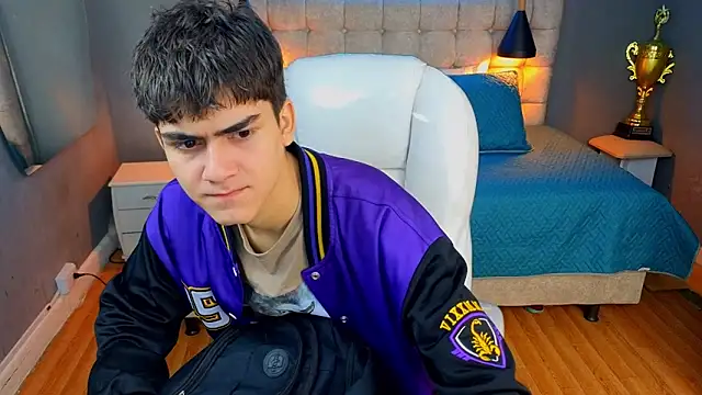 Tommy18   online show from March 18, 4:29 am