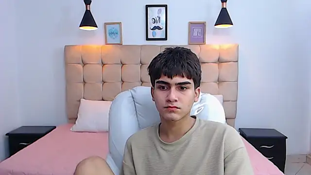 Snapshot of Tommy18__ chatting on January 17, 6:26 am Tommy18 online show from January 17, 6:26 am