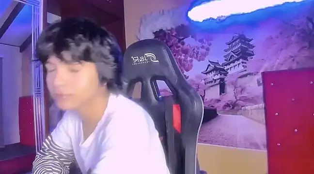 AllanYong18 online show from January 8, 12:06 am