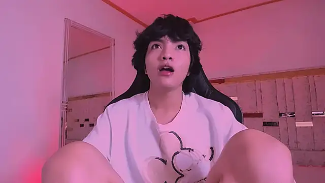 AllanYong18 online show from March 14, 1:02 pm