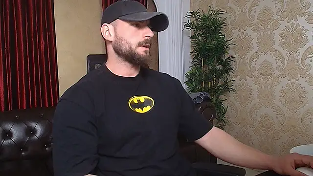 Snapshot of AdamJamesonn chatting on March 22, 5:39 am AdamJamesonn online show from March 22, 5:39 am