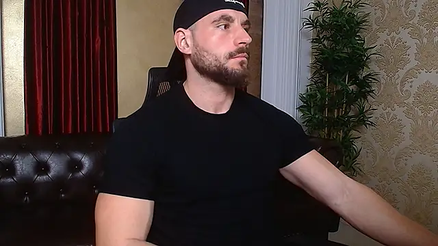Snapshot of AdamJamesonn chatting on March 13, 5:43 am AdamJamesonn online show from March 13, 5:43 am