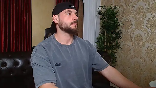 Snapshot of AdamJamesonn chatting on March 17, 5:34 am AdamJamesonn online show from March 17, 5:34 am
