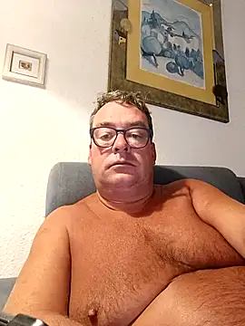 Snapshot of MountJohnXL chatting on March 18, 1:57 am MountJohnXL online show from March 18, 1:57 am