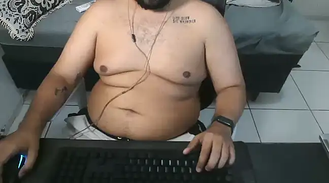 Snapshot of cub_aju chatting on February 18, 4:04 am cub aju online show from February 18, 4:04 am