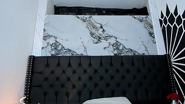 EthaanCox online show from March 31, 9:05 pm