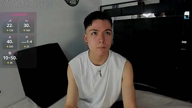 alanblack1 online show from October 25, 3:36 pm