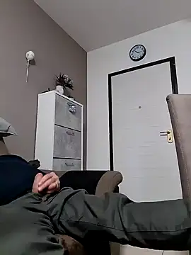 uomotrav online show from January 22, 1:53 pm