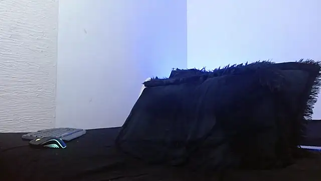 Snapshot of Lliam_2 chatting on October 11, 5:22 am Lliam 2 online show from October 11, 5:22 am