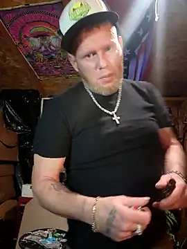 Snapshot of johnnybigcock83 chatting on February 27, 3:14 am johnnybigcock83 online show from February 27, 3:14 am