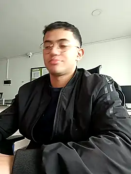 Snapshot of Thonny-becker chatting on February 8, 12:17 pm Thonny-becker online show from February 8, 12:17 pm