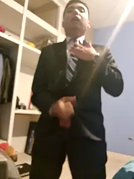 Snapshot of Hombre_de_traje chatting on January 21, 10:12 am Hombre de traje online show from January 21, 10:12 am