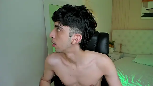 Alezzandro  online show from October 4, 8:24 pm