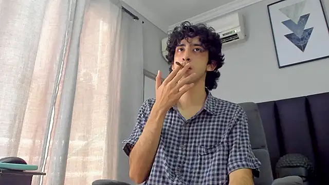 Alezzandro  online show from February 26, 2:14 pm