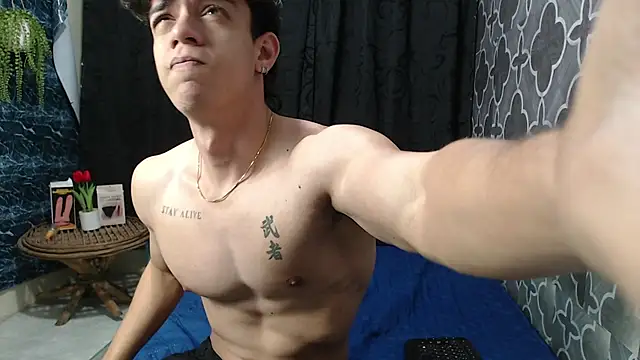 Snapshot of HENRY_SENNI chatting on February 28, 1:36 pm HENRY SENNI online show from February 28, 1:36 pm