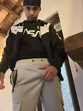 Snapshot of tony51753 chatting on January 24, 2:19 pm tony51753 online show from January 24, 2:19 pm