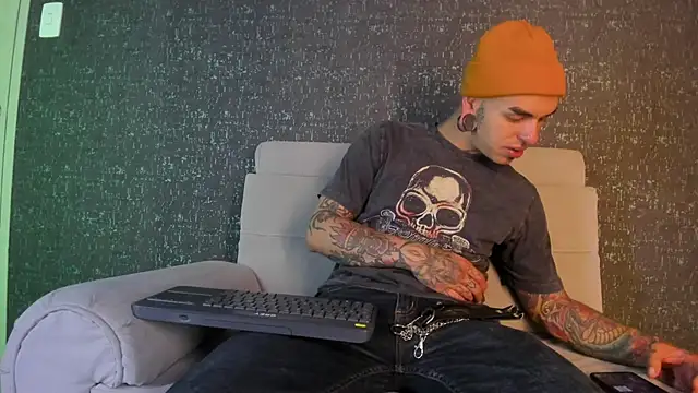 Snapshot of kaletattoo chatting on March 7, 3:19 am kaletattoo online show from March 7, 3:19 am