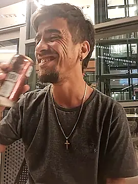 thallespessoa online show from September 27, 9:45 pm