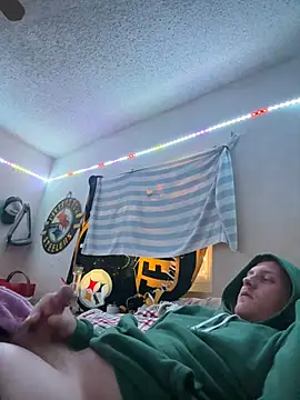 Snapshot of Seanoofss12 chatting on February 18, 12:48 am Seanoofss12 online show from February 18, 12:48 am