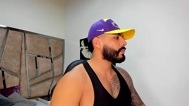 LeandroRusso online show from March 15, 8:10 pm