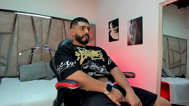 LeandroRusso online show from February 9, 9:06 pm