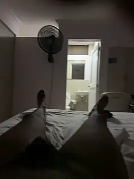 jhonnes  online show from April 8, 1:17 am