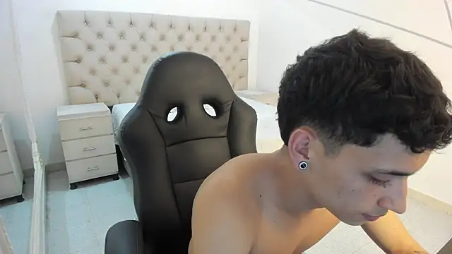 JhoanLeandro online show from October 25, 7:10 am