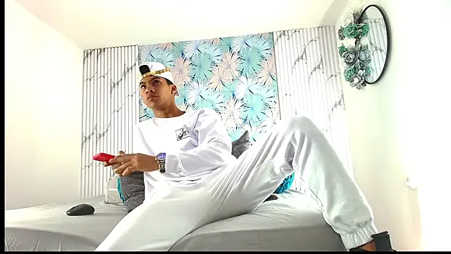 papi hotxx online show from February 4, 3:33 am