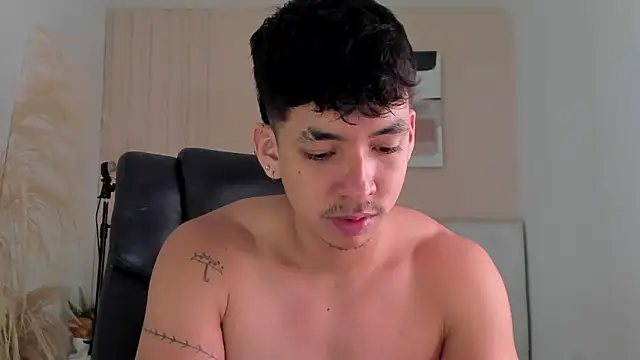 ISAAC CRYSTON online show from October 23, 8:12 pm