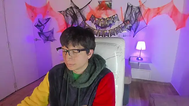 Snapshot of Golden-Boyy chatting on October 20, 3:21 am Golden-Boyy online show from October 20, 3:21 am