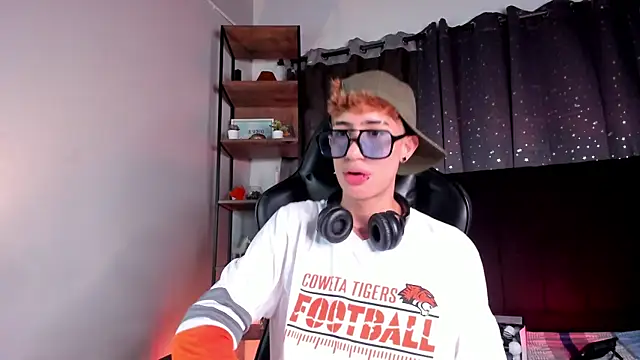 NovaaWheler online show from December 3, 6:36 pm