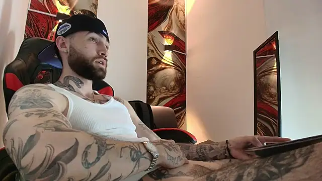 Luke davis01 online show from December 19, 1:52 pm