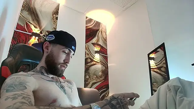 Luke davis01 online show from January 19, 1:02 pm